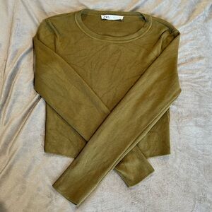 Green Zara shirt
- Size Large (fits like medium)
-worn once